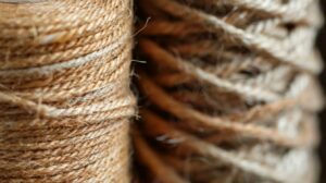 Ficelle de jute ou synthétique : quel impact sur votre emballage durable ?